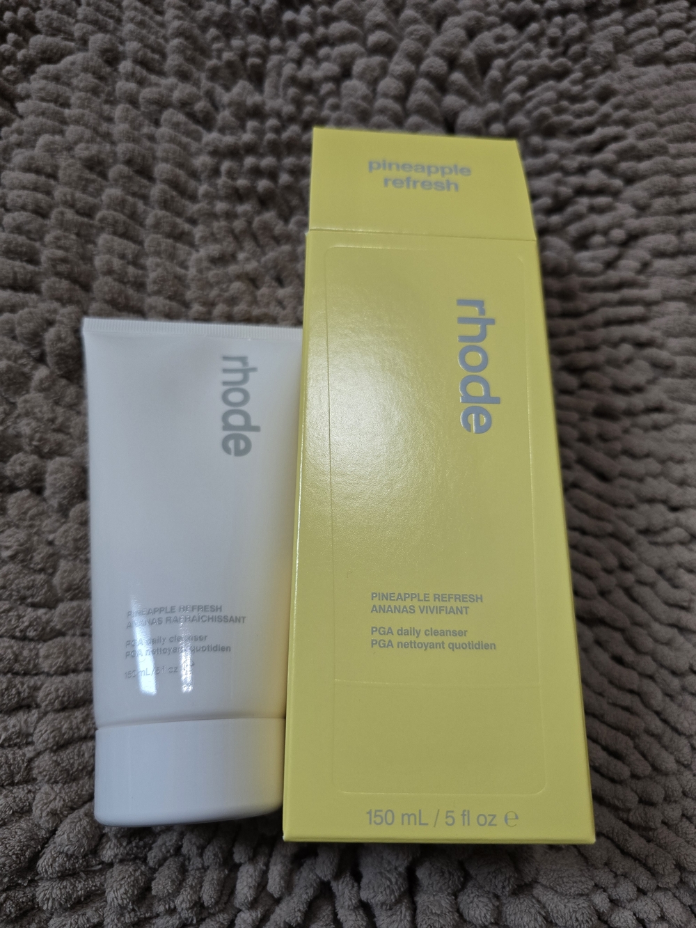 RHODE Pineapple Refresh Cleanser – Yellow & White